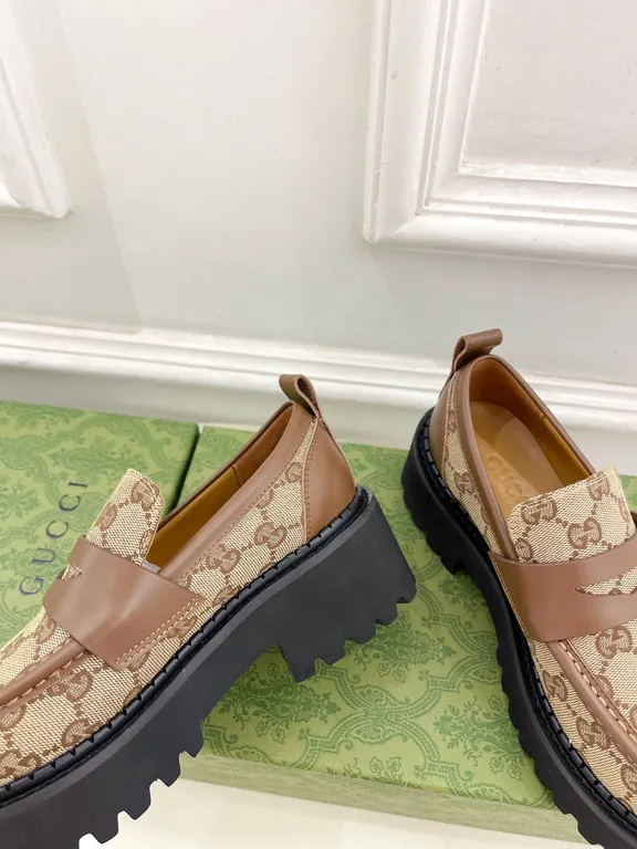 Gucci Shoe 